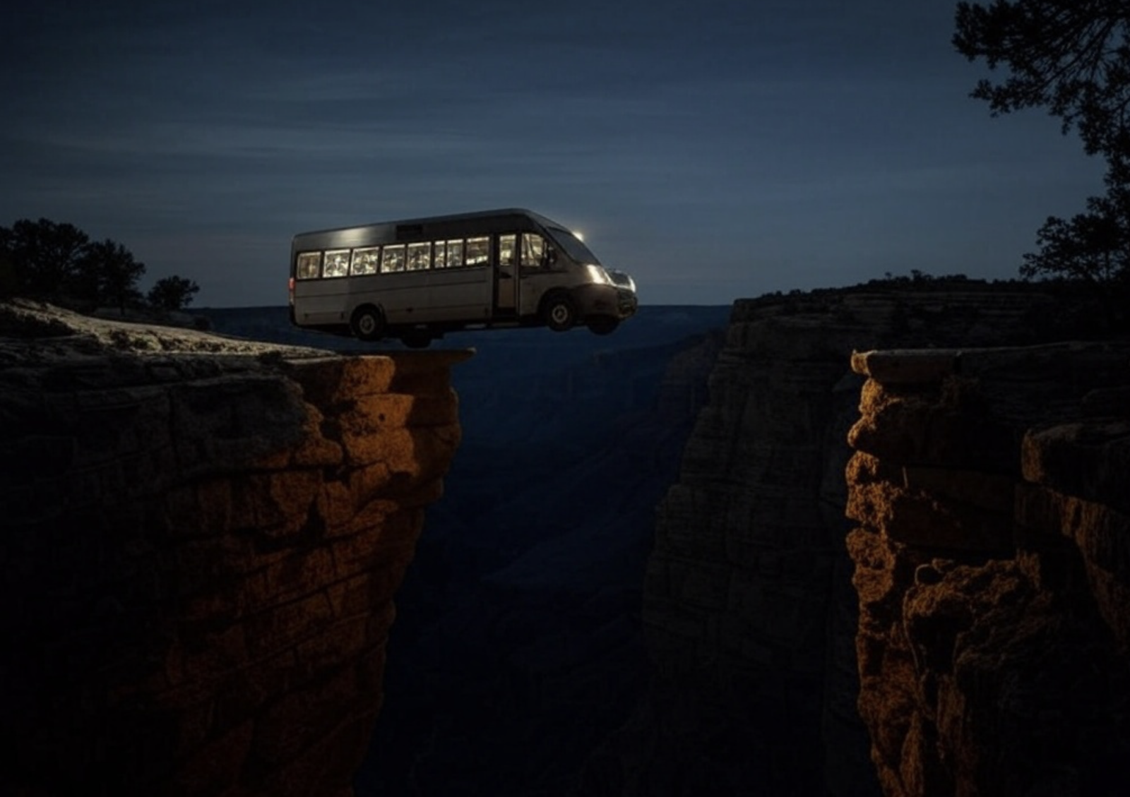 Cyril Hanouna précipite son minibus avec ses chroniqueurs du haut d’une falaise