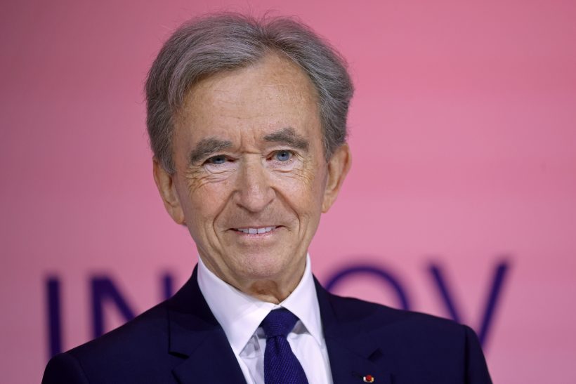 Bernard Arnault entame une grève du caviar pour protester contre le projet de surtaxe des entreprises